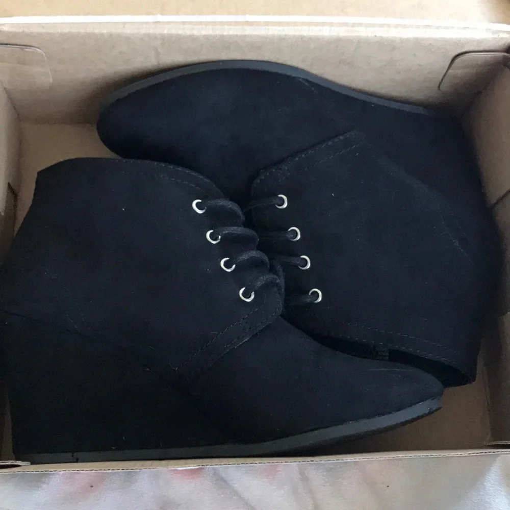 Black wedge heel booties, size 8 - Picture 12 of 13